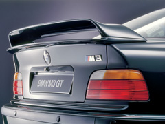 Одно из внешних отличий M3 GT от стандартной "Эмки" заднее антикрыло. Фото: BMW AG