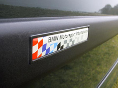 Логотип "BMW Motorsport International" на молдинге двери. Фото: www.m3gtregister.com